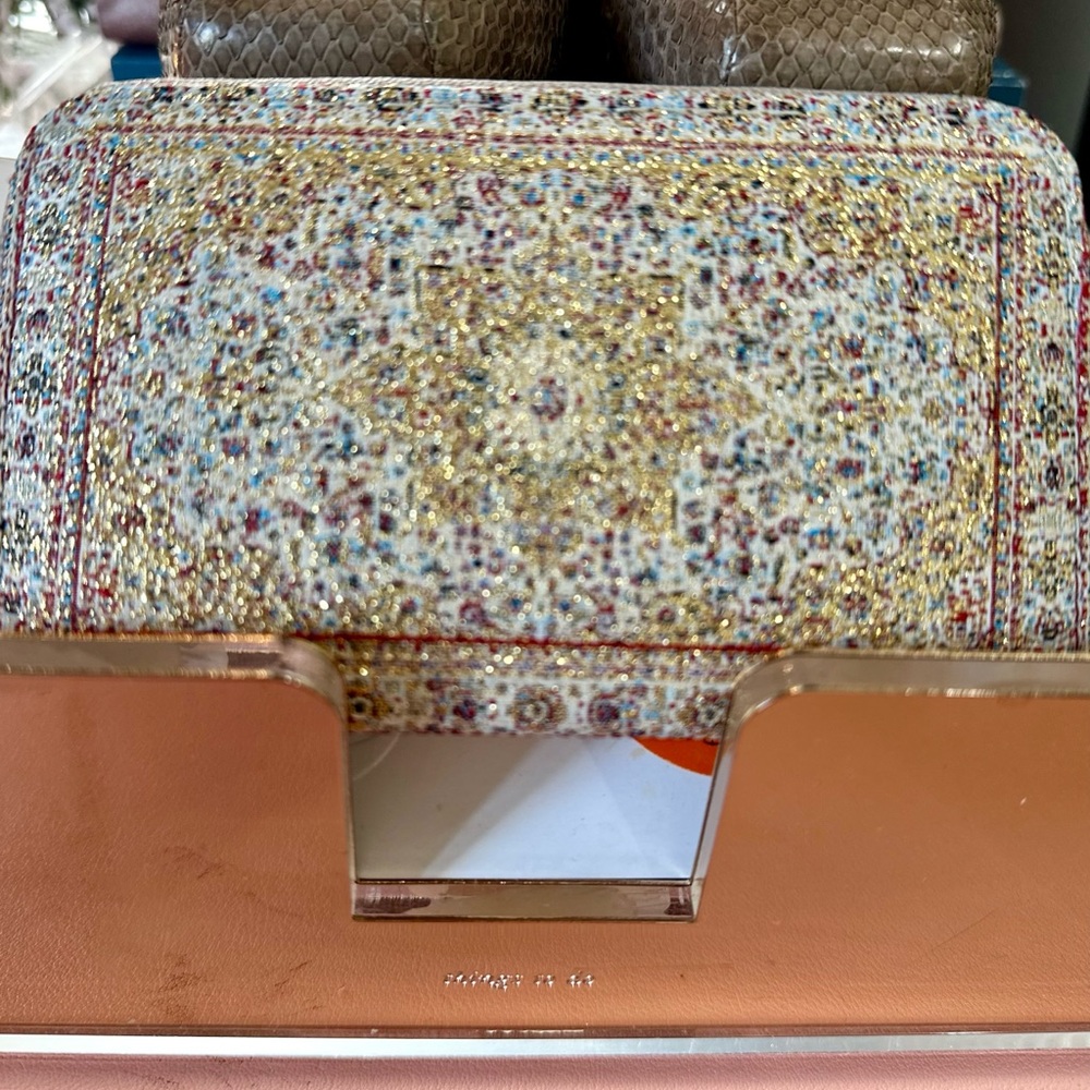 Elegant Embroidered Patterned Wallet